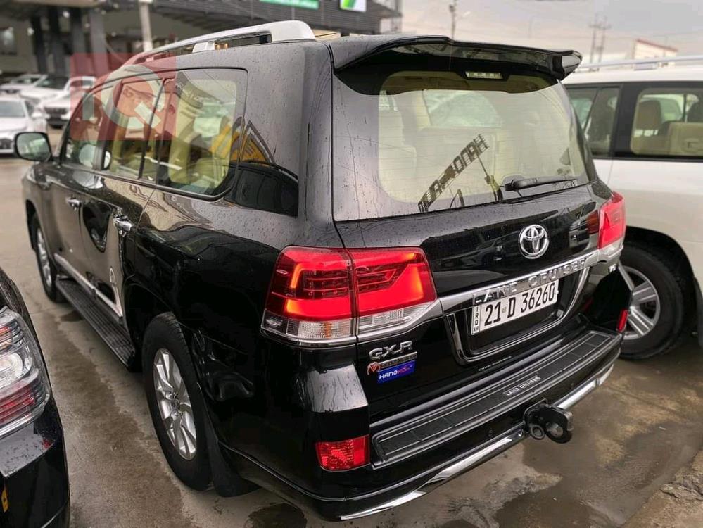 تۆیۆتا لاند کروزەر